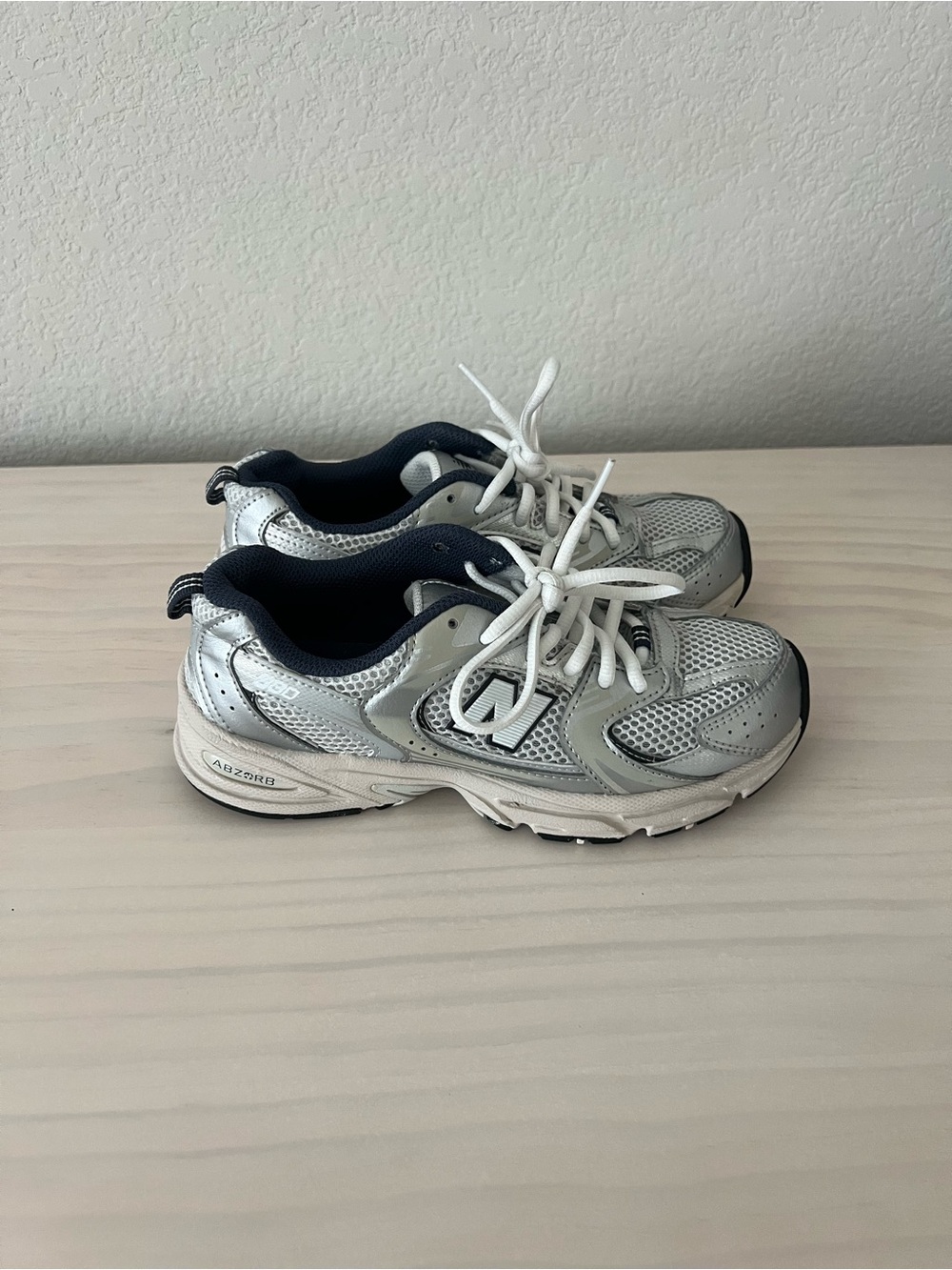 Big Girls navy blue & silver New Balance 530